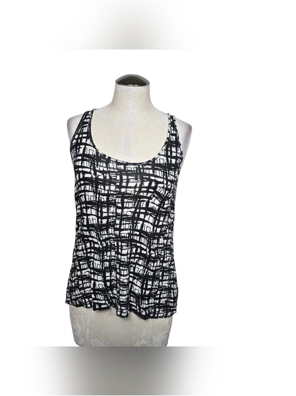 Forever 21 Racerback Tank Top Black White Scoop Neck L Sleeveless Lightweight - Picture 1 of 7